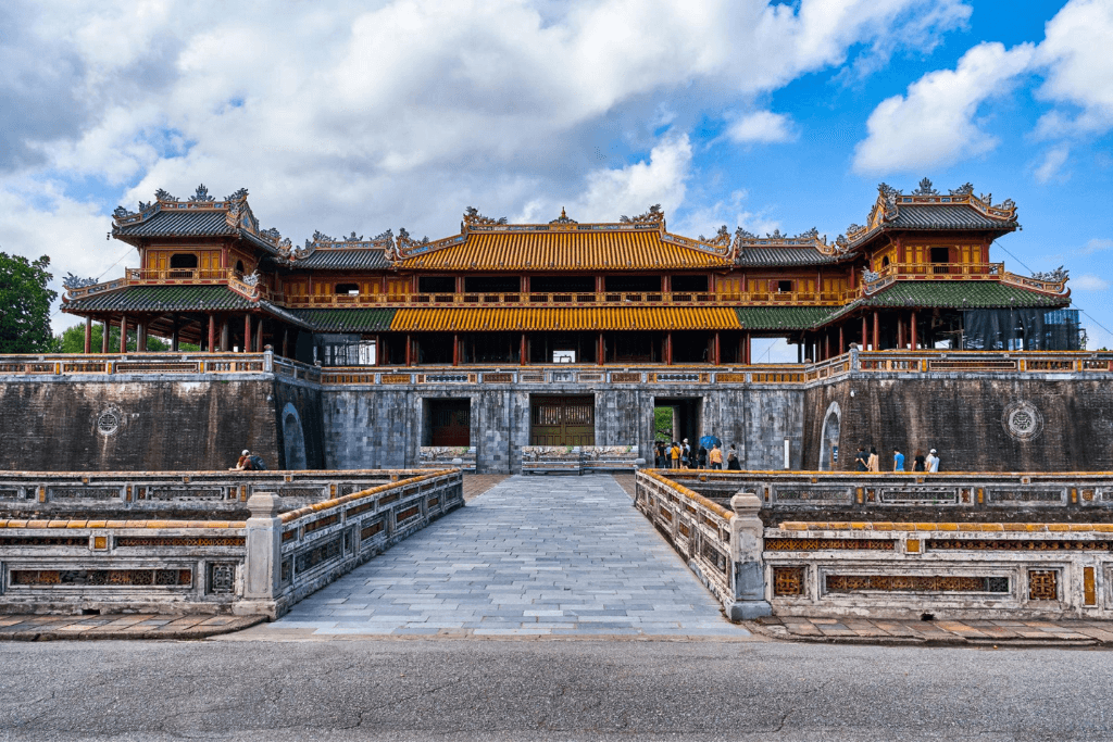 Hue Vietnam travel, old kingdom of Vietnam - Nguyen King