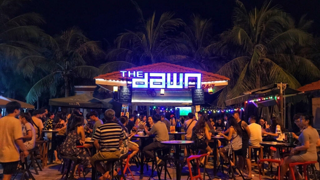 Vietnam Nightlife Guide 2026: Best Bars, Rooftops, Clubs & Night Markets 🇻🇳 8 Da Nang nightlife
