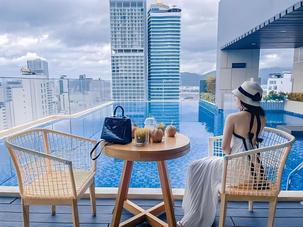 Luxury rooftop hotel in Ho Chi Minh City