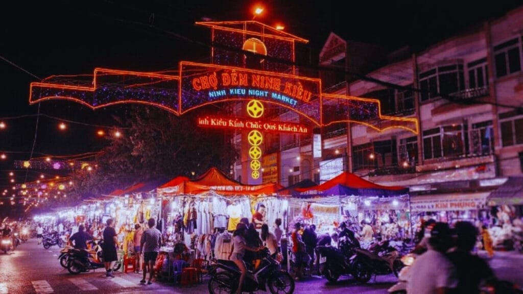 Mekong Delta Travel Guide 2026: Floating Markets, River Life & Local Culture 🇻🇳 11 Stay in Can Tho is best for First-time visitors