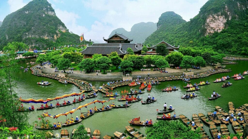 Ultimate Ninh Binh Travel Guide 2026: Incredible Things to Do, Scenic Boat Tours & Local Tips 🇻🇳 3 Trang An in Ninh Binh Travel Guide
