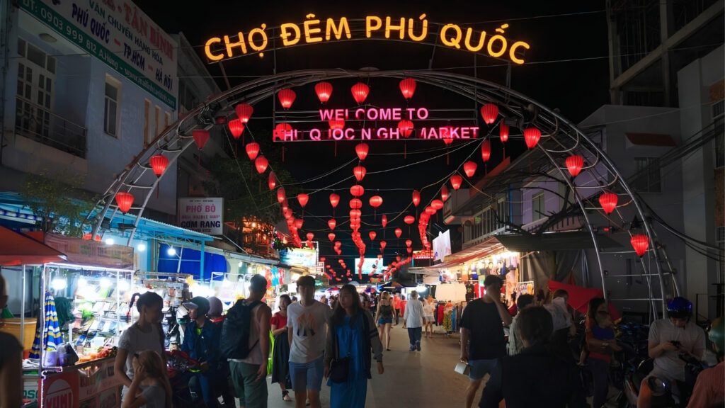 Vietnam Nightlife Guide 2026: Best Bars, Rooftops, Clubs & Night Markets 🇻🇳 13 Tourists exploring nightlife areas safely in Vietnam at night