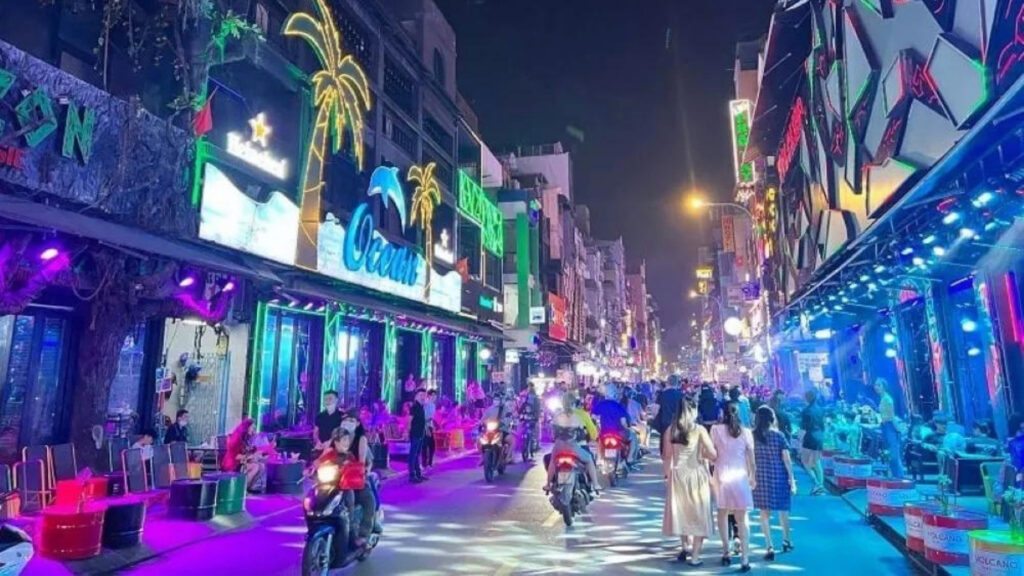 Vietnam Nightlife Guide 2026: Best Bars, Rooftops, Clubs & Night Markets 🇻🇳 3 Travelers exploring Bui Vien Walking Street nightlife in Ho Chi Minh City Vietnam