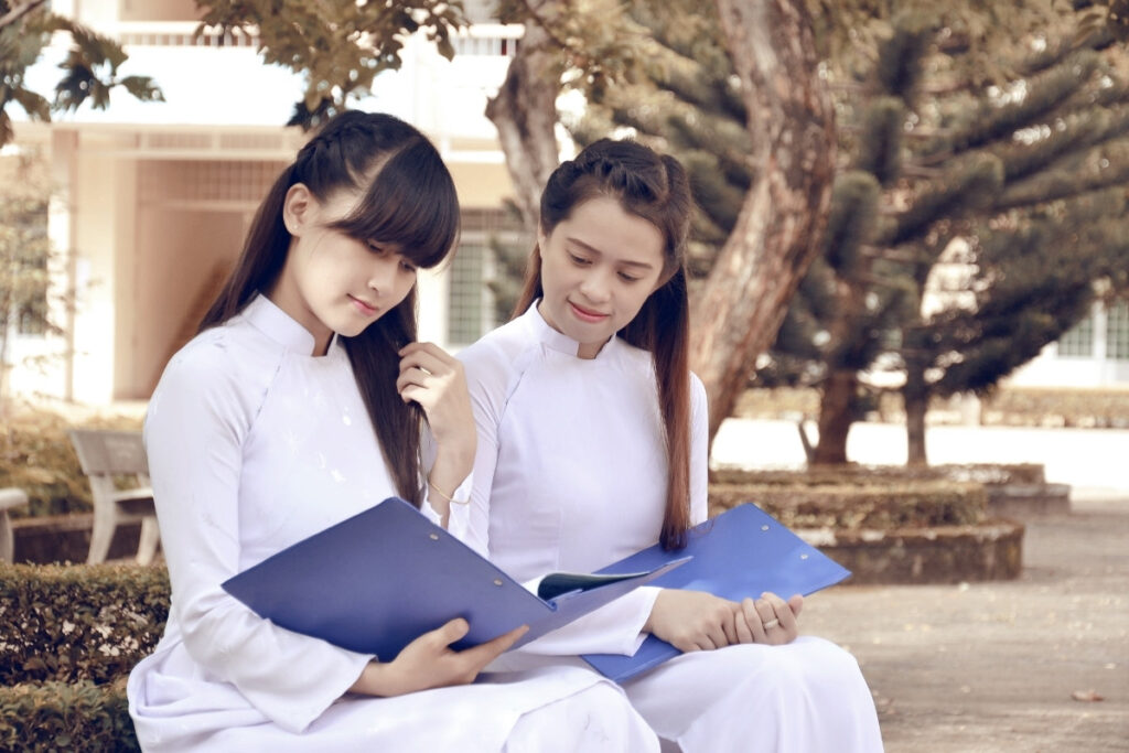 Ao Dai Vietnam: History, Meaning & Where to Wear Vietnam's National Dress 8 Ao Dai Vietnam