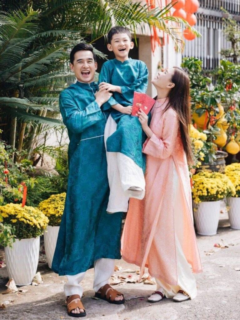 Tet Holiday in Vietnam: Traditions, Food, Customs, and How Vietnamese Celebrate Lunar New Year 7 Vietnamese family wearing traditional Ao Dai during Tet Holiday
