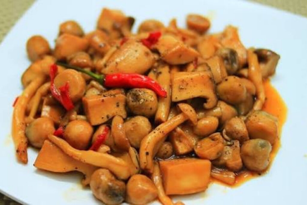 Vietnamese braised mushrooms with black pepper