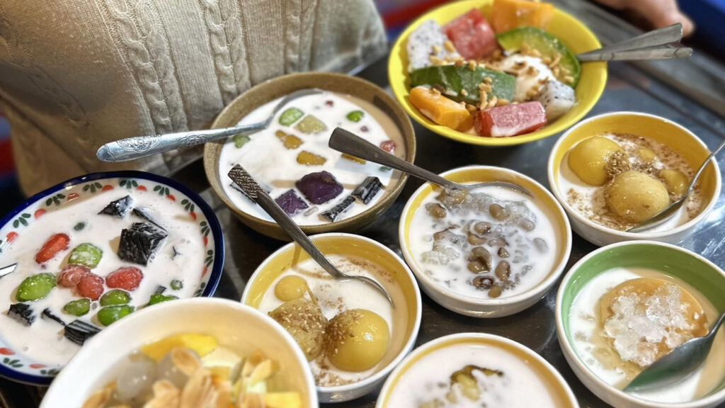 Best Vietnamese Desserts: 20 Sweet Treats Every Traveler Should Try in Vietnam 1 Best Vietnamese Desserts served with coconut milk, beans, sticky rice, jelly, and shaved ice at a local market in Vietnam