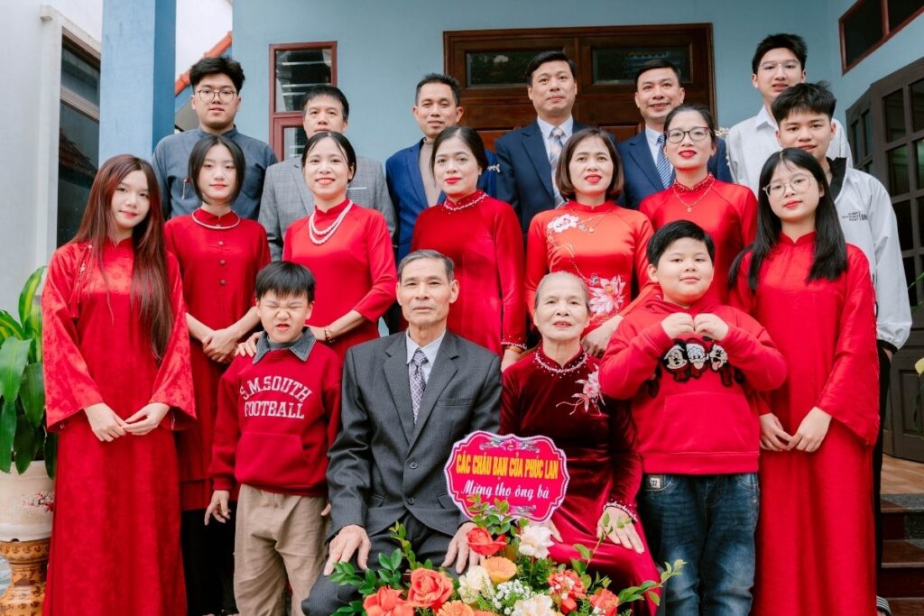 Vietnamese family reunion during Tet