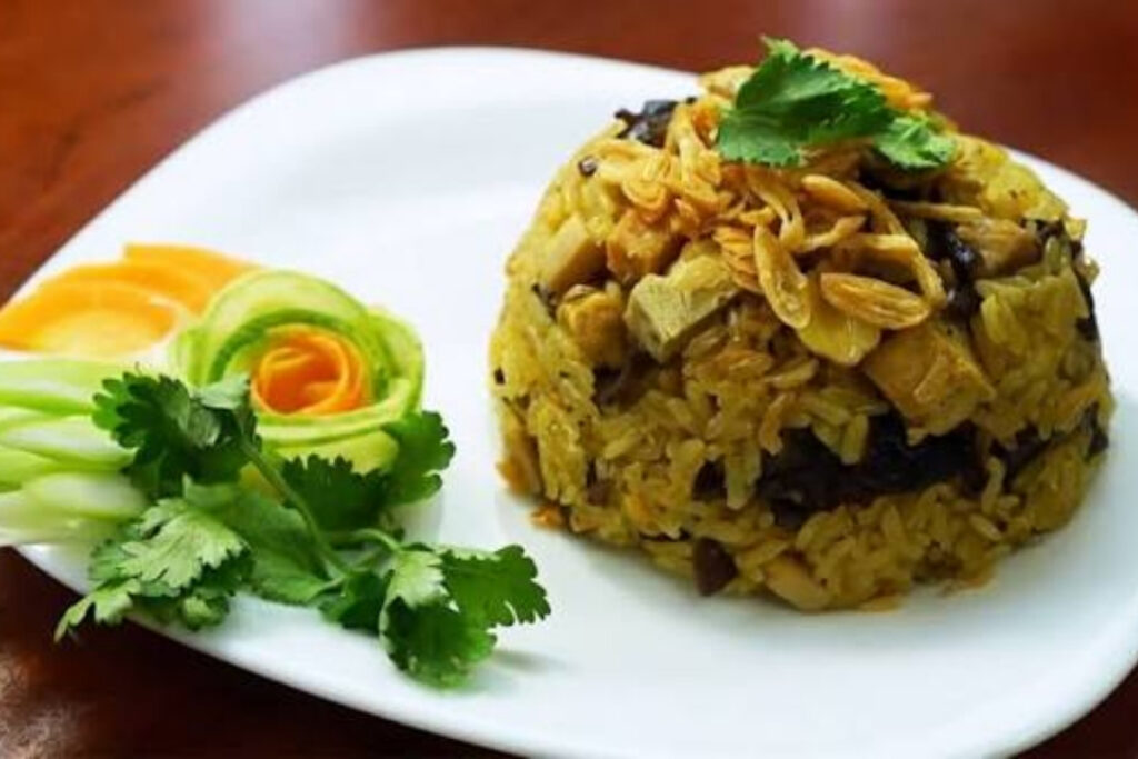 Vietnamese vegetarian sticky rice with mung beans peanuts and fried shallots