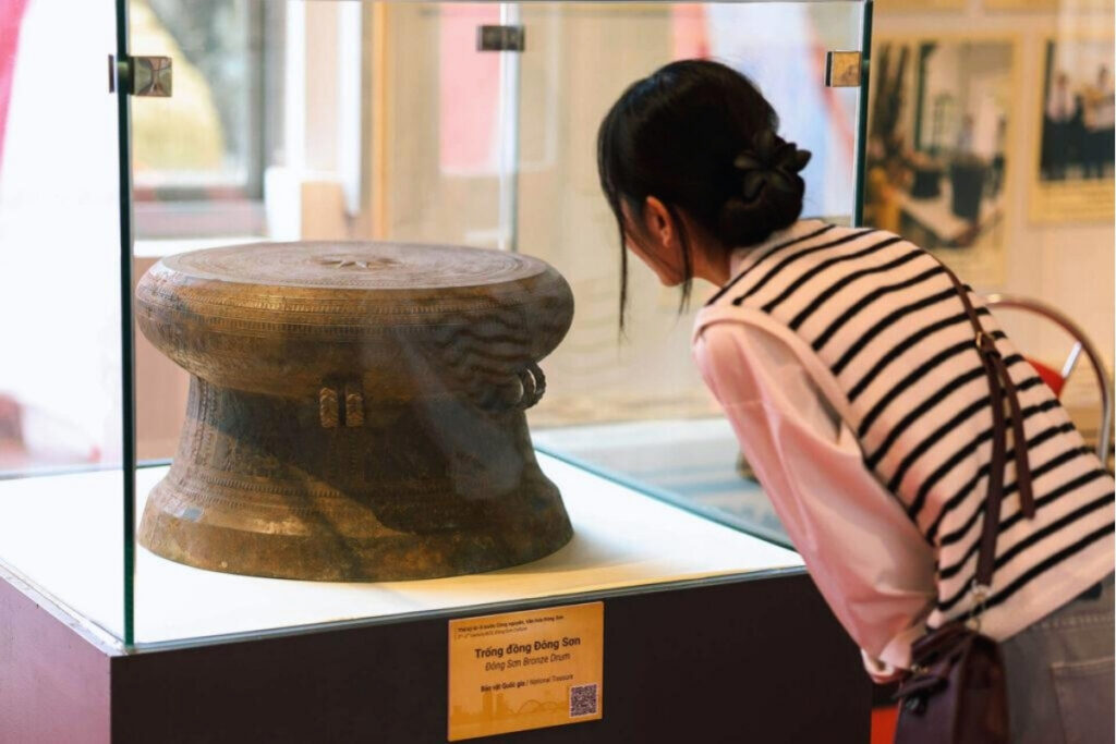 Dong Son bronze drum depicting early Vietnamese civilization
