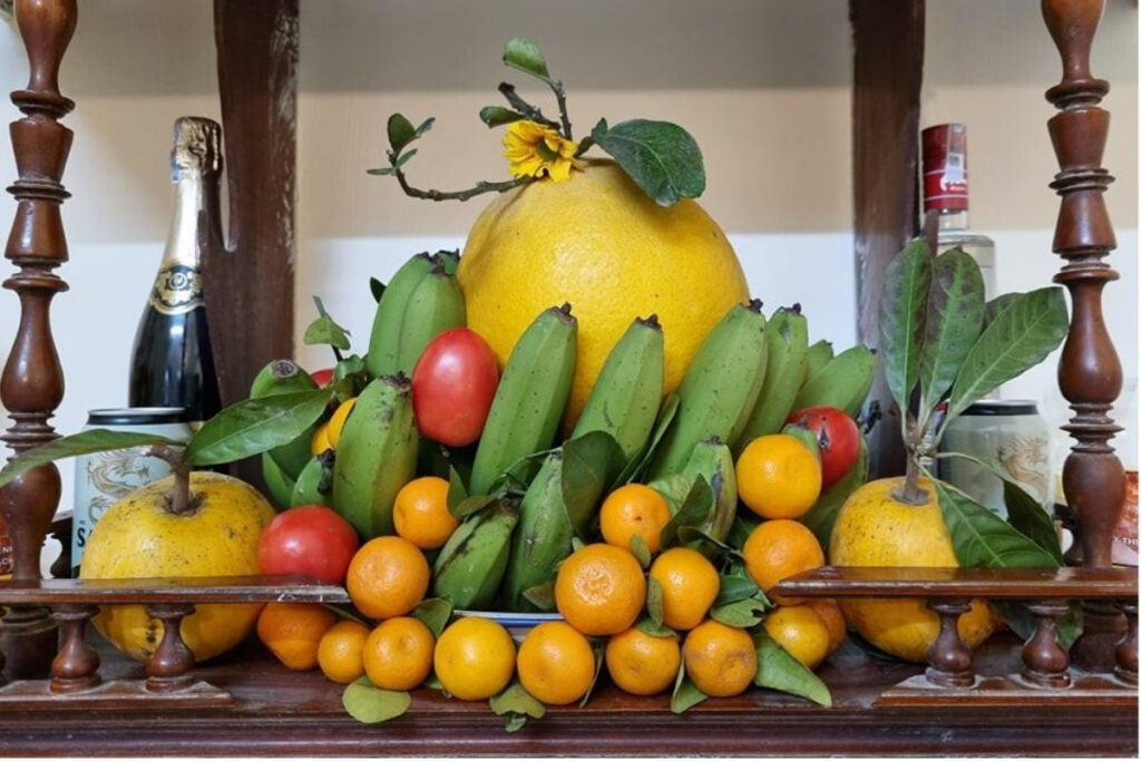 Ancestor Worship in Vietnam: Understanding the Spiritual Tradition That Shapes Vietnamese Life 8 Traditional five-fruit tray on a Vietnamese ancestor altar during Tet