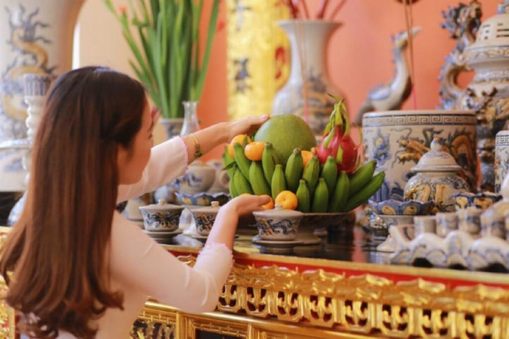 Ancestor Worship in Vietnam: Understanding the Spiritual Tradition That Shapes Vietnamese Life 5 Fresh fruit offerings on a Vietnamese ancestor altar