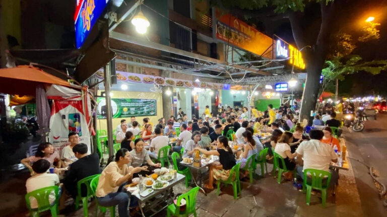 Ho Chi Minh City Food Guide: Street food scene in Ho Chi Minh City at night