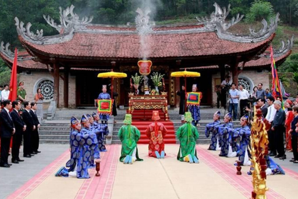 Ancestor Worship in Vietnam: Understanding the Spiritual Tradition That Shapes Vietnamese Life 3 Hung Kings Temple in Phu Tho, an important symbol of ancestral remembrance in Vietnam