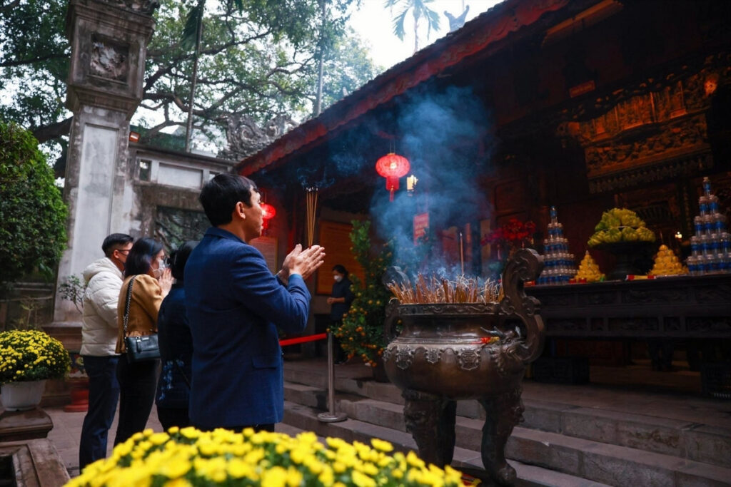 Vietnamese Etiquette Guide: 25 Cultural Tips Every Traveler Should Know Before Visiting Vietnam 9 Local people lighting incense at a Vietnamese pagoda