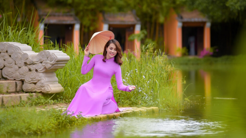 Ao Dai Vietnam: History, Meaning & Where to Wear Vietnam's National Dress 1 Vietnamese woman wearing a traditional Ao Dai Vietnam