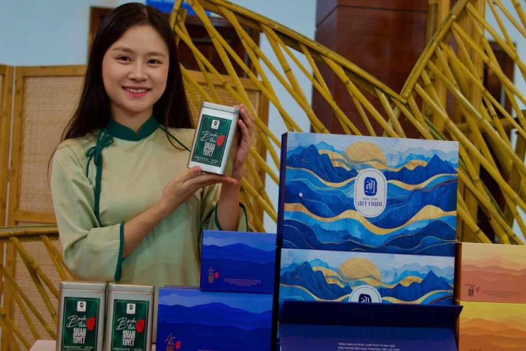 Vietnamese Tea Culture: I Thought Vietnam Was the Land of Coffee—Until an Old Man Handed Me a Tiny Cup of Tea 20 Young entrepreneur promoting Vietnamese tea.