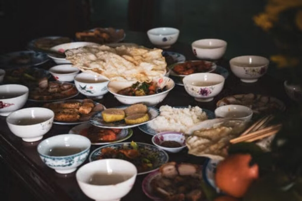 Why Do Vietnamese Families Eat Together? 3 Bowl of rice at a Vietnamese family meal