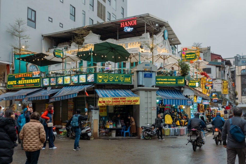 Everyday neighborhood services and street life in a Vietnamese city