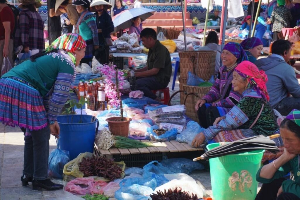 Friendly bargaining in Vietnam's market
