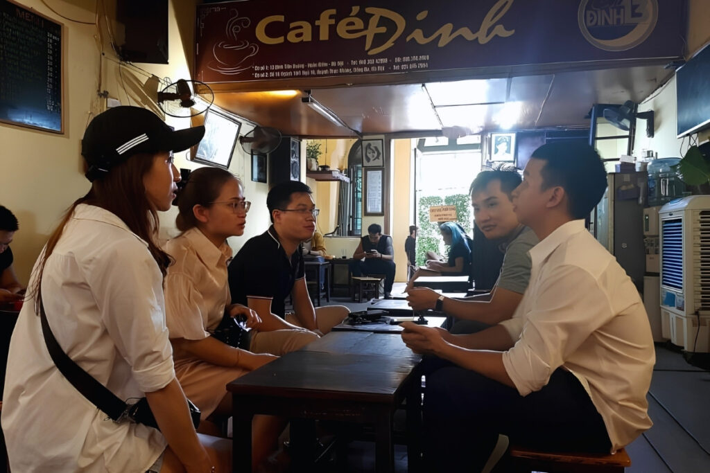 Vietnamese Names: A Traveler’s Guide to Names & Naming Traditions 7 Vietnamese people using familiar forms of address in conversation