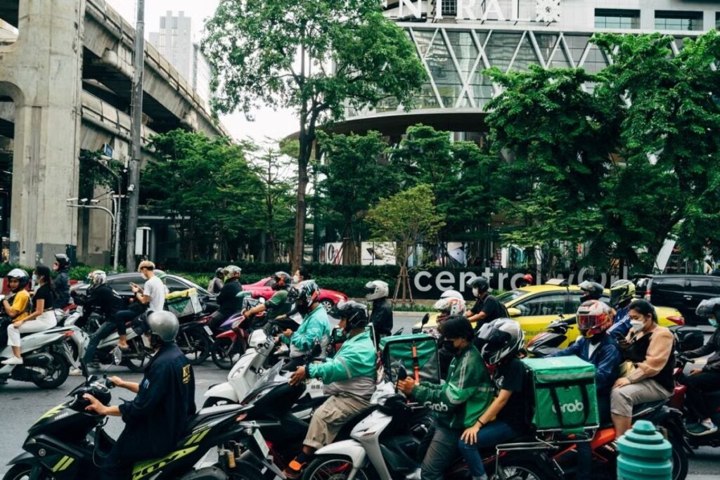 Vietnamese street food adapting to modern delivery and urban life