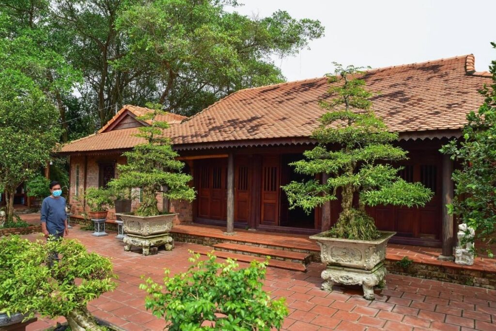 Vietnamese Architecture: A Traveler’s Guide to Traditional, Colonial & Modern Design 2 Traditional Vietnamese wooden house with timber frame and tiled roof