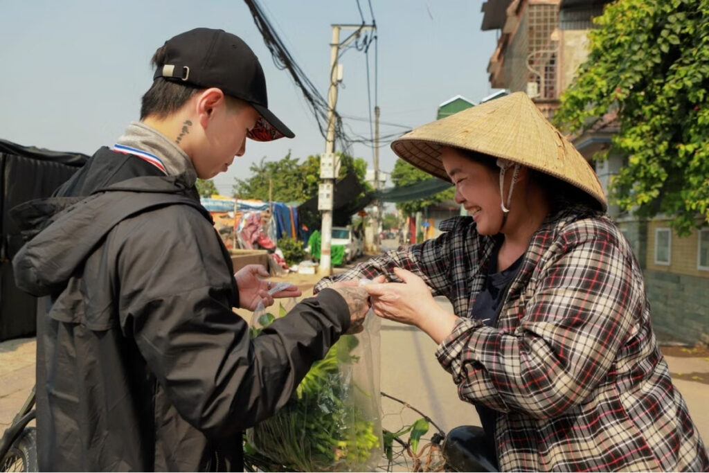Everyday interaction between people in a Vietnamese neighborhood