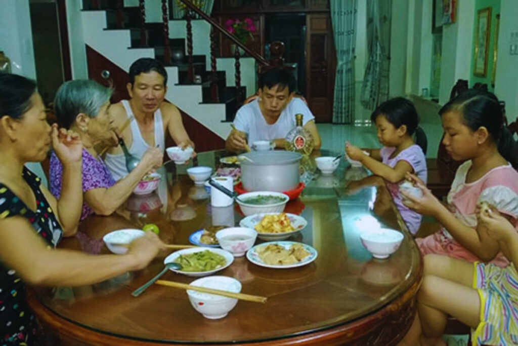 Why Do Vietnamese Families Eat Together? 12 Vietnamese dining etiquette with rice bowl and chopsticks