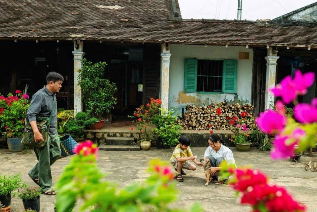 Vietnamese Names: A Traveler’s Guide to Names & Naming Traditions 15 Vietnamese people using names and forms of address in everyday life